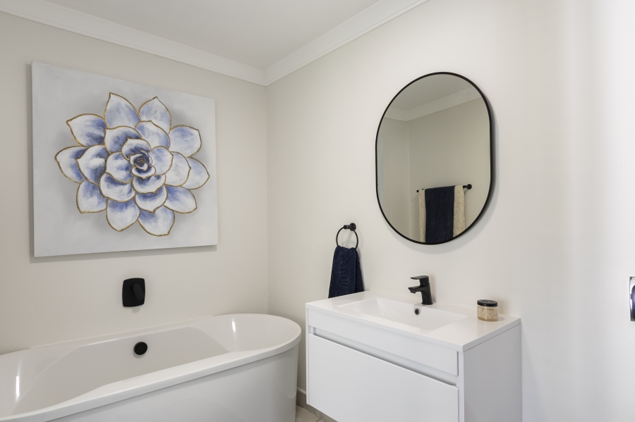 To Let 3 Bedroom Property for Rent in Paardevlei Western Cape